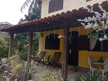 Casa com 05 Quartos - Flamengo - Maric�/RJ -